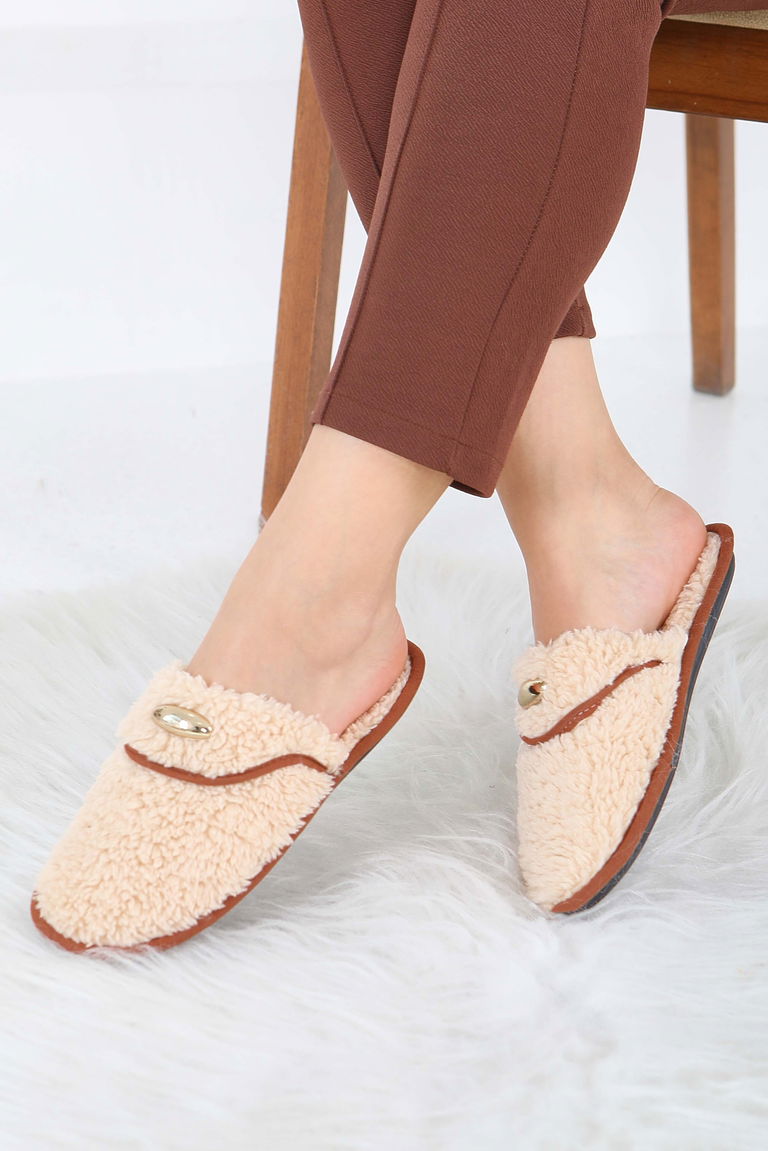 Kadın Bej Tokalı Peluş Ev Terliği - 27912-BEJ - TOFİSA