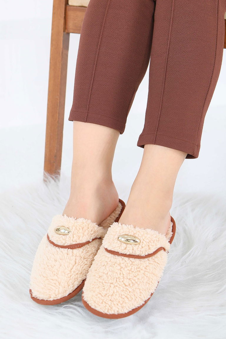 Kadın Bej Tokalı Peluş Ev Terliği - 27912-BEJ - TOFİSA