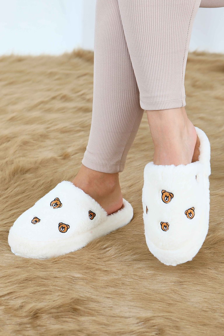 Kadın Beyaz Ayıcık Detaylı Peluş Ev Terliği - 27776-BEYAZ - TOFİSA