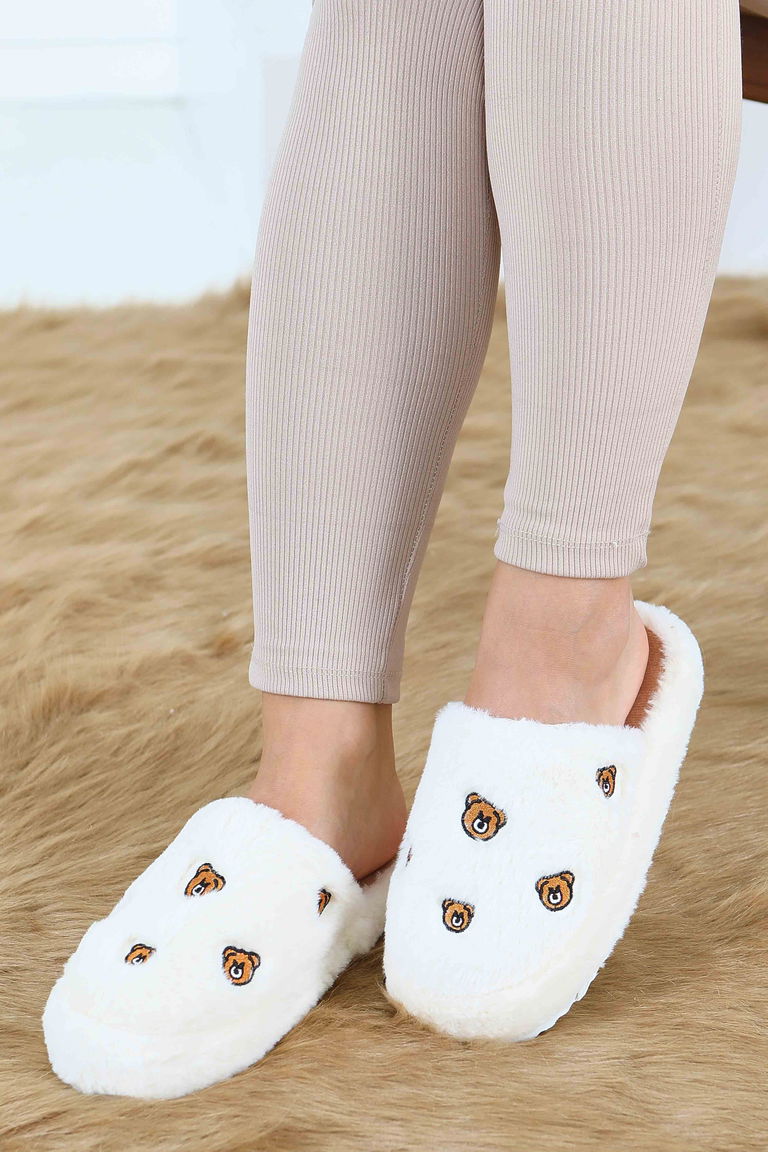 Kadın Beyaz Ayıcık Detaylı Peluş Ev Terliği - 27776-BEYAZ - TOFİSA