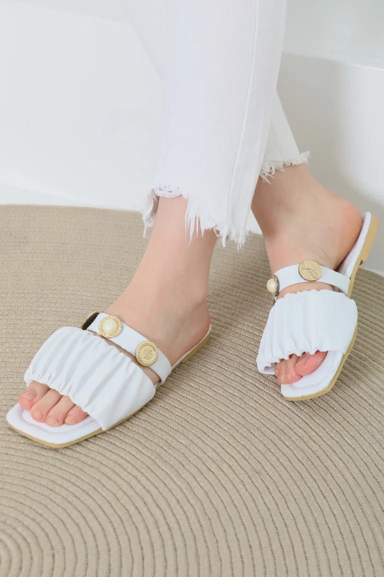 Kadın Beyaz Büzgülü İncili Terlik - 27110 - TOFİSA