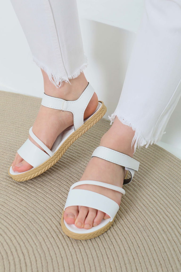 Kadın Beyaz Çapraz Detaylı Sandalet - 27111 - TOFİSA