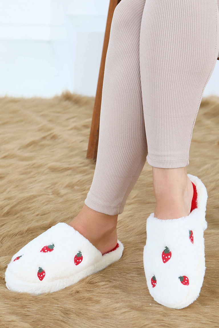 Kadın Beyaz Çilek Detaylı Peluş Ev Terliği - 27774-BEYAZ - TOFİSA