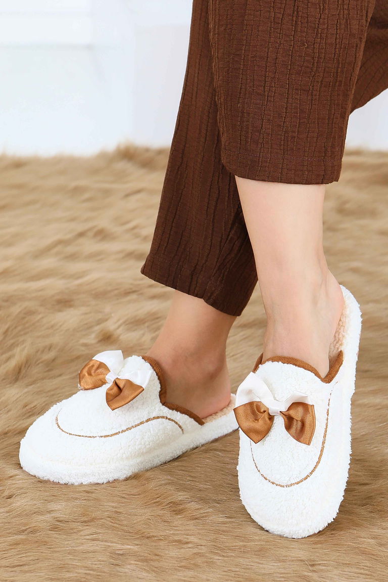 Kadın Beyaz Fiyonklu Peluş Ev Terliği - 27772-BEYAZ - TOFİSA