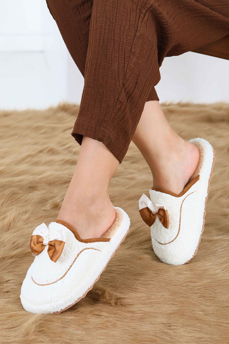 Kadın Beyaz Fiyonklu Peluş Ev Terliği - 27772-BEYAZ - TOFİSA