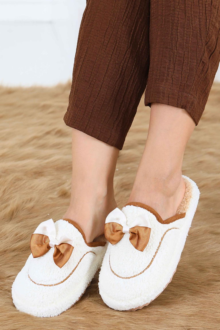 Kadın Beyaz Fiyonklu Peluş Ev Terliği - 27772-BEYAZ - TOFİSA