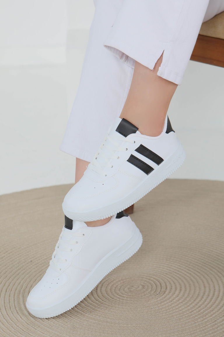 Kadın Beyaz Siyah AİR Spor Ayakkabı - 27474 - TOFİSA