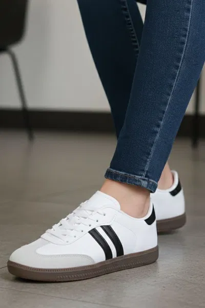 Kadın Beyaz Siyah Süet Detatlı Spor Ayakkabı - 28105-BEYAZ-SIYAH 