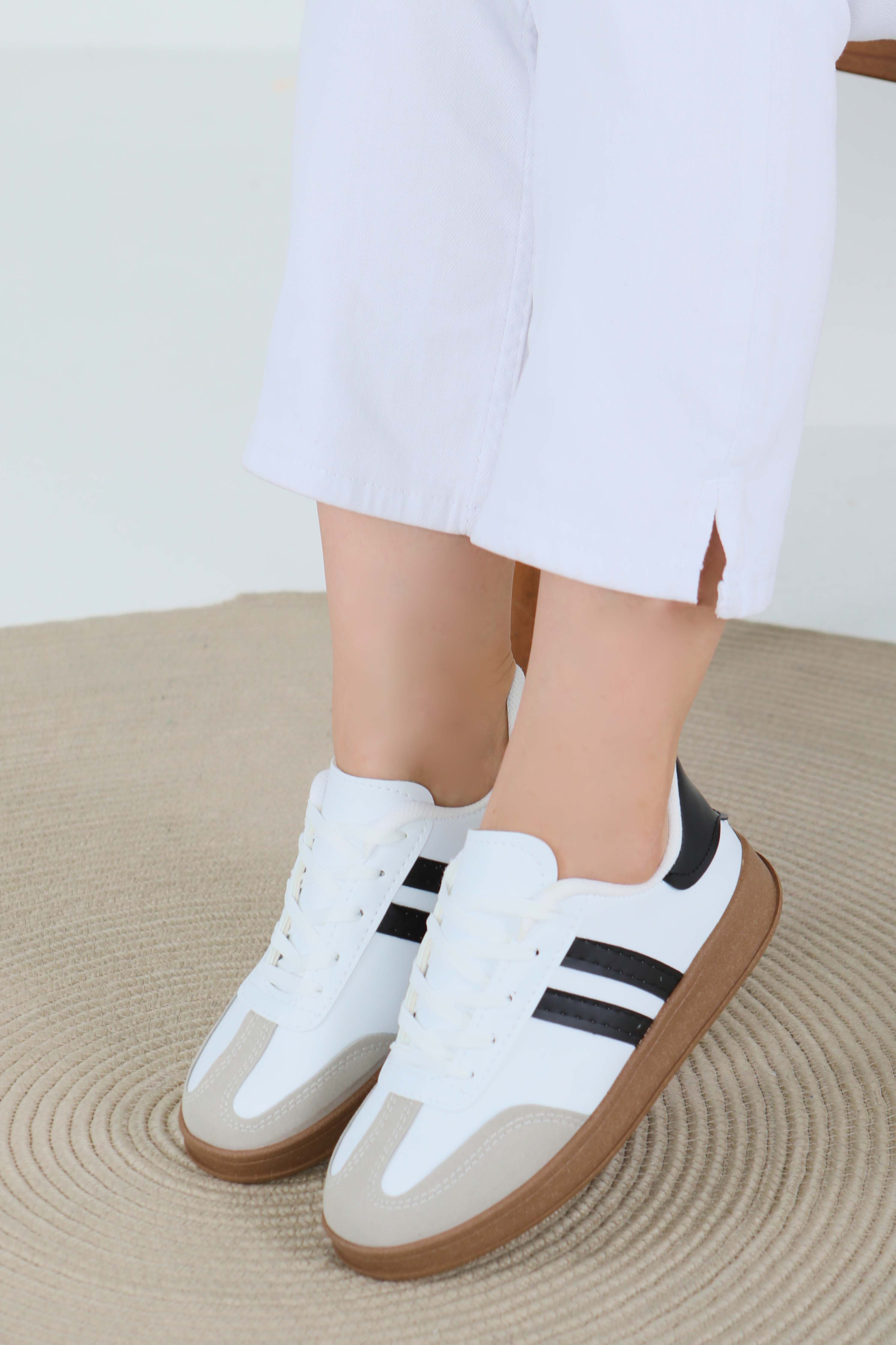 Kadın Beyaz Siyah Süet Detaylı Ayakkabı - 27480 - 2