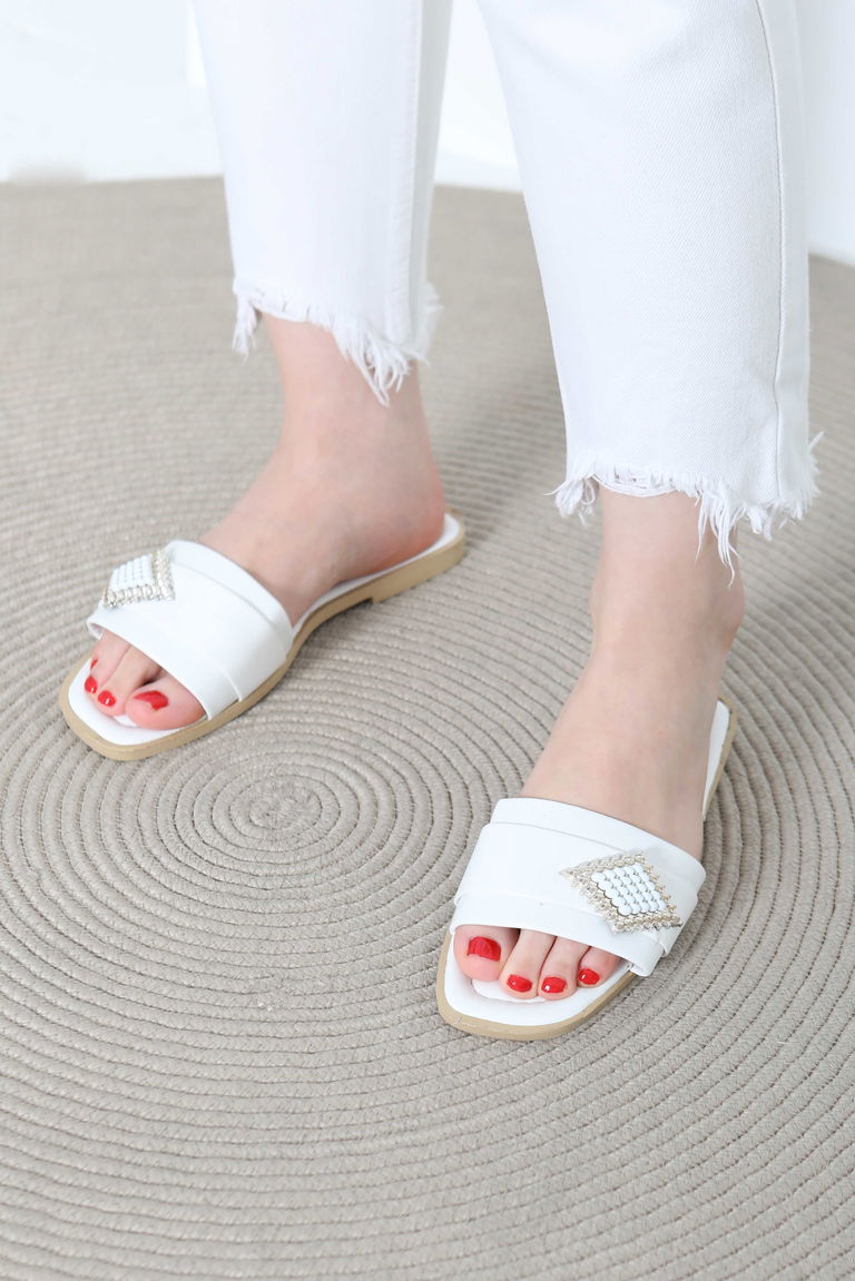 Kadın Beyaz Tokalı Terlik - 27157 - TOFİSA