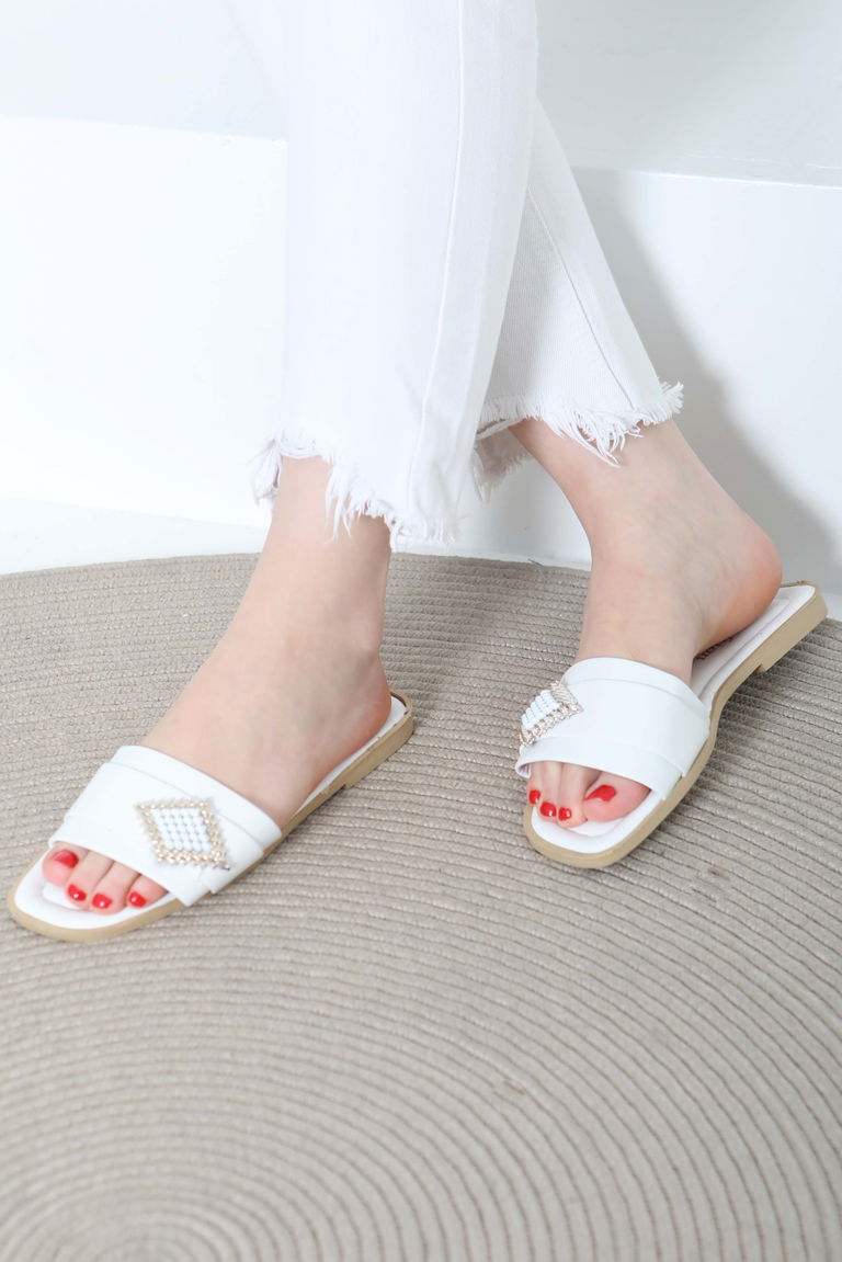 Kadın Beyaz Tokalı Terlik - 27157 - TOFİSA