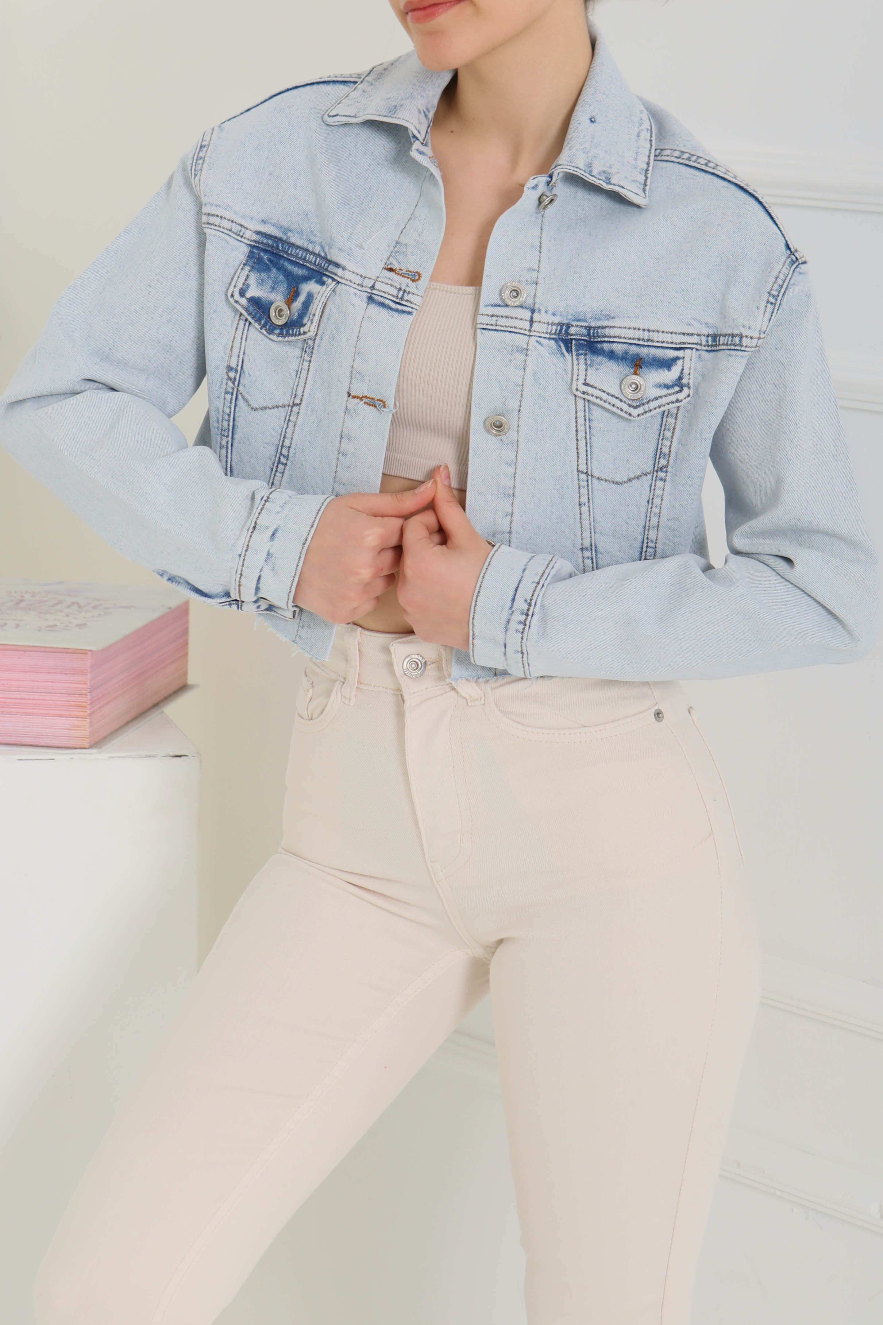 Kadın Çift Cepli Lazer Kesim Crop Kot Ceket - 26582 - 4