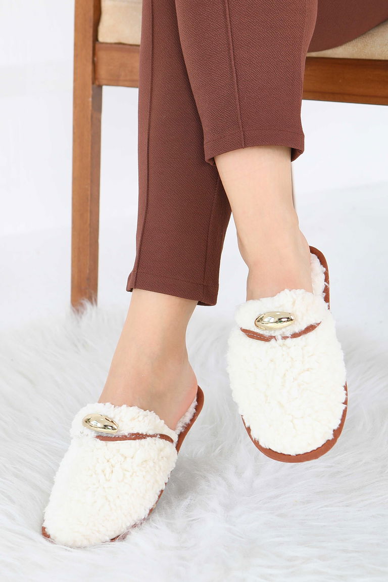 Kadın Ekru Tokalı Peluş Ev Terliği - 27912-EKRU - TOFİSA