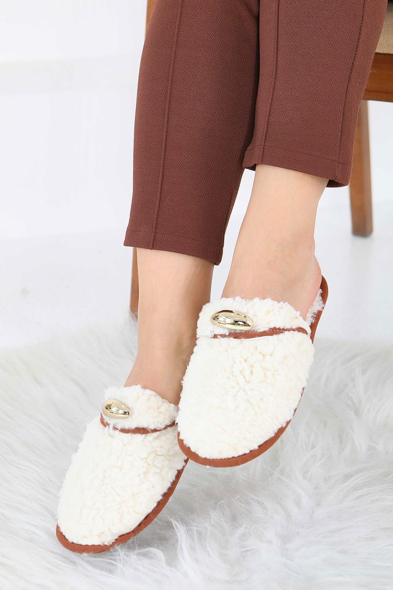 Kadın Ekru Tokalı Peluş Ev Terliği - 27912-EKRU - TOFİSA