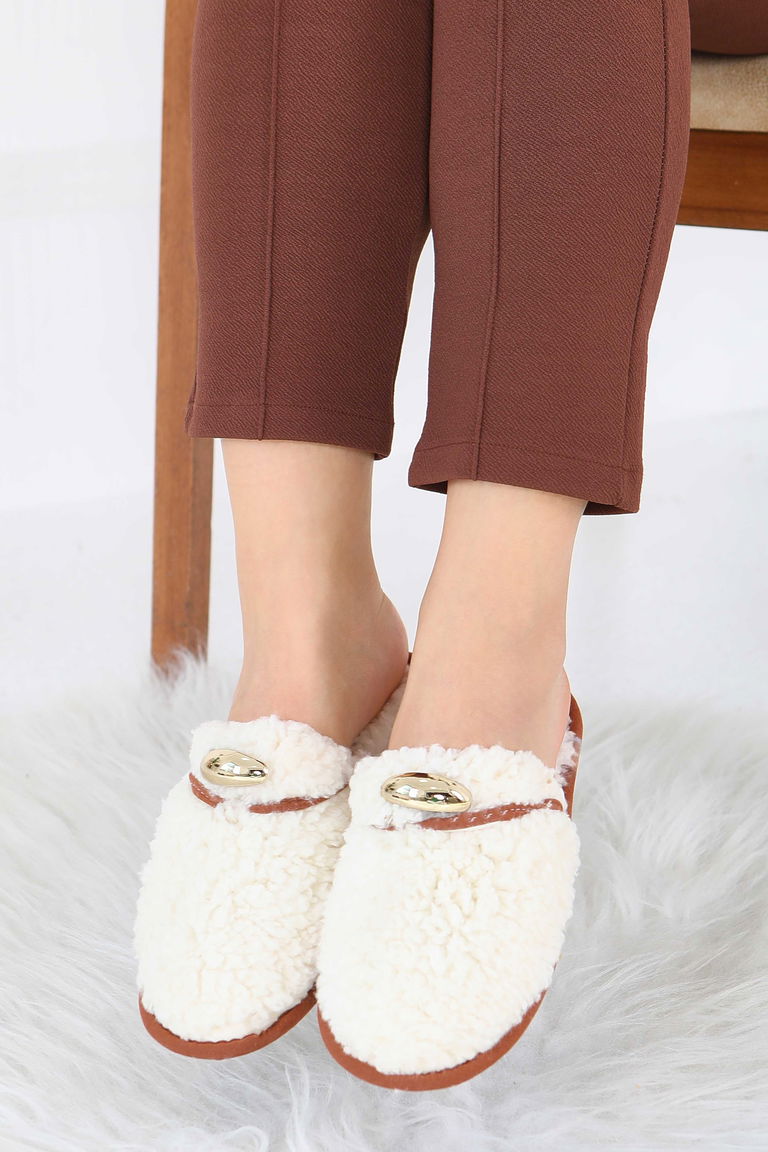 Kadın Ekru Tokalı Peluş Ev Terliği - 27912-EKRU - TOFİSA