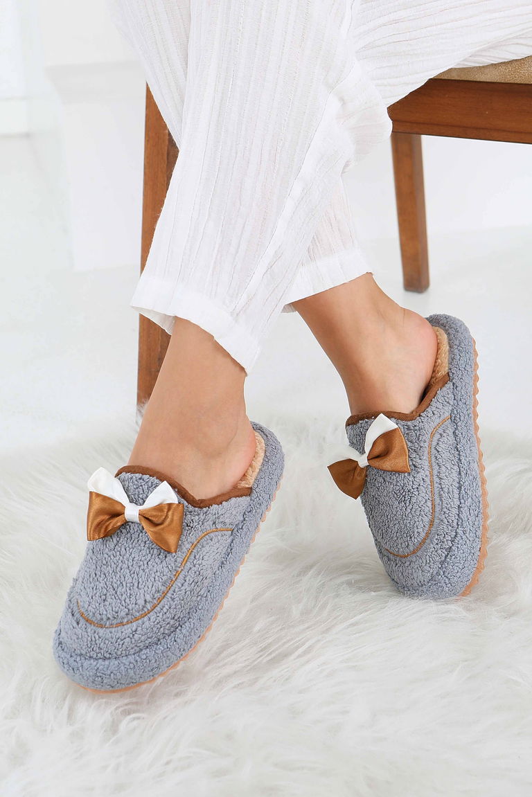 Kadın Füme Fiyonklu Peluş Ev Terliği - 27772-FUME - TOFİSA