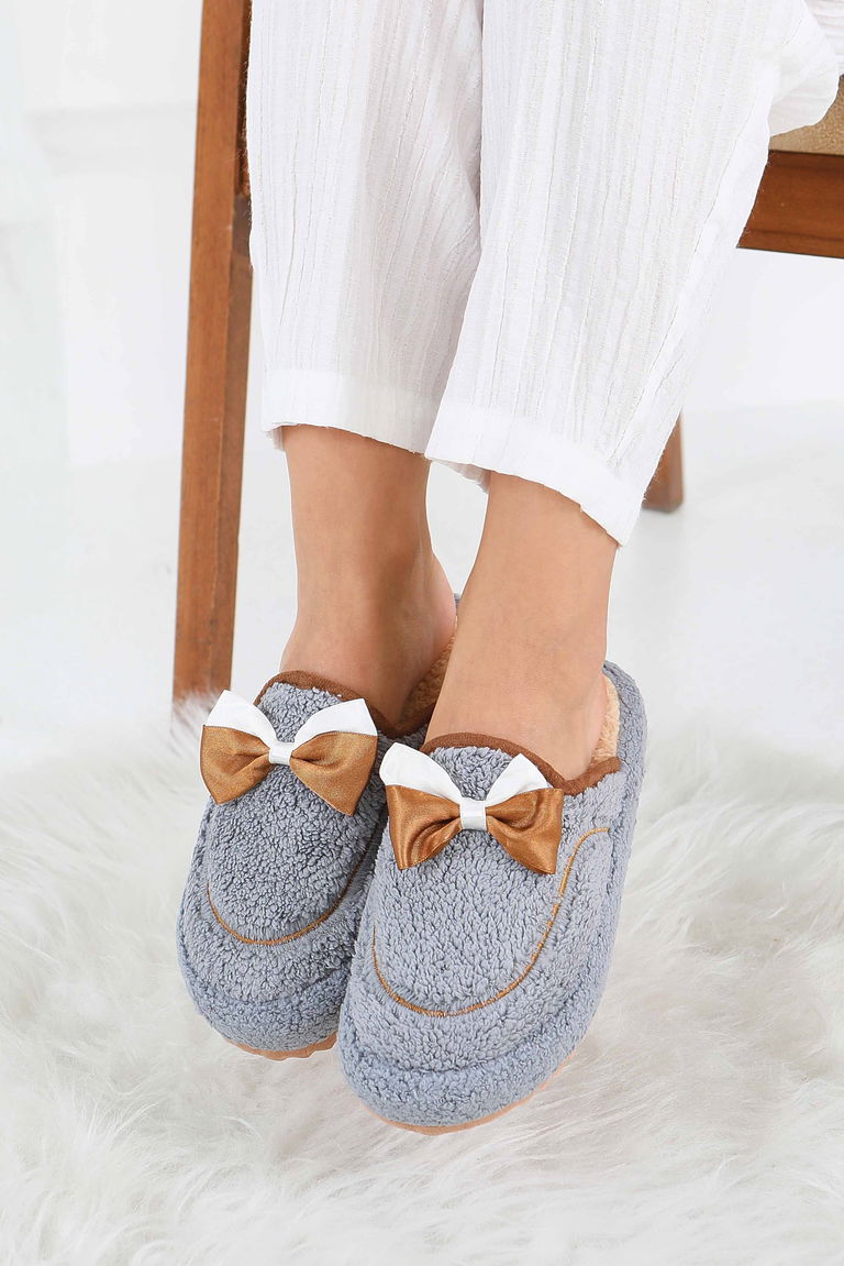 Kadın Füme Fiyonklu Peluş Ev Terliği - 27772-FUME - TOFİSA