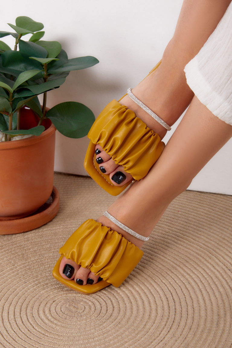 Kadın Hardal Taşlı Terlik - 25541 - TOFİSA