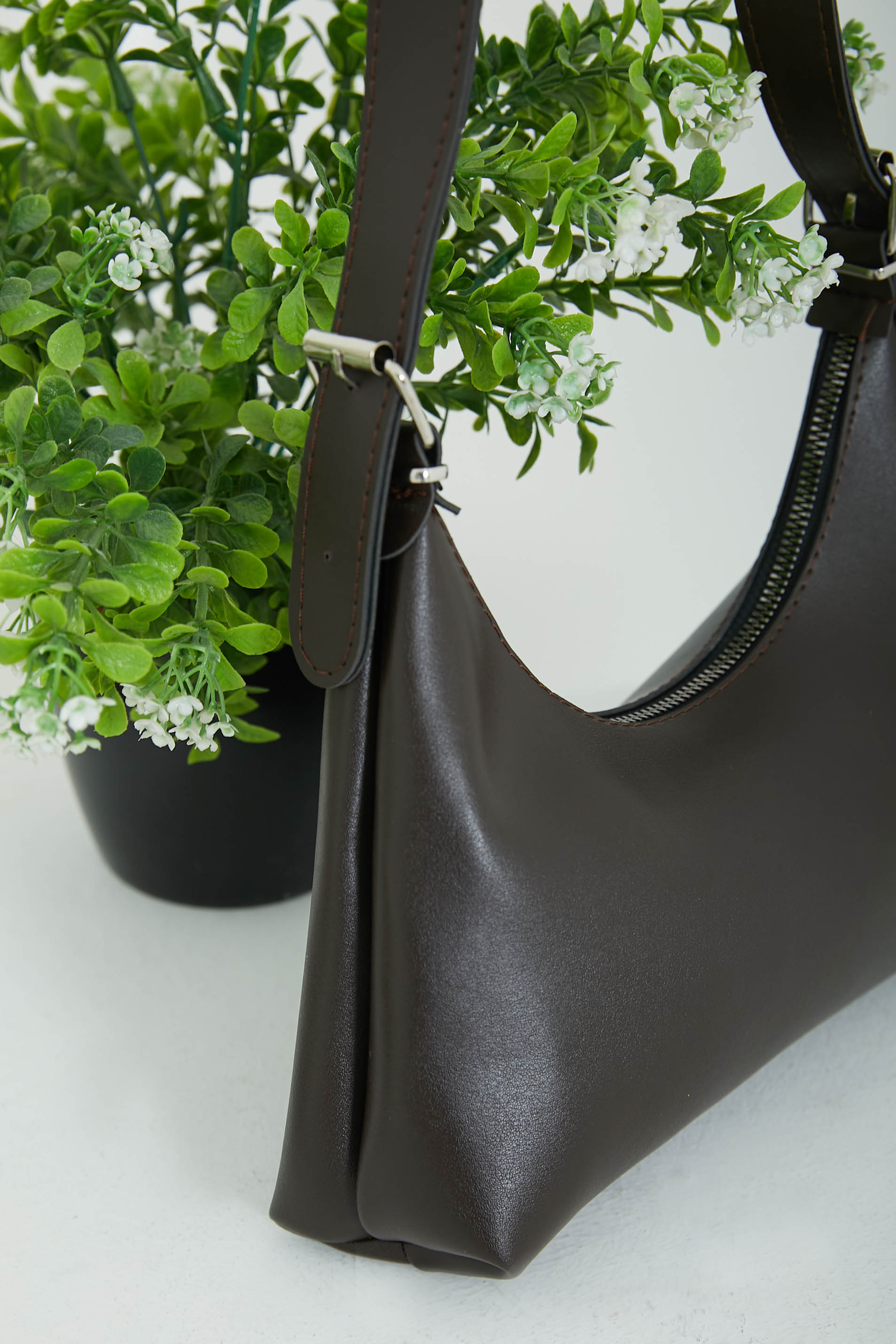 Kadın Koyu Kahve Kadın Baget Model Toka Detaylı El ve Omuz Çantası - 26820 - 2