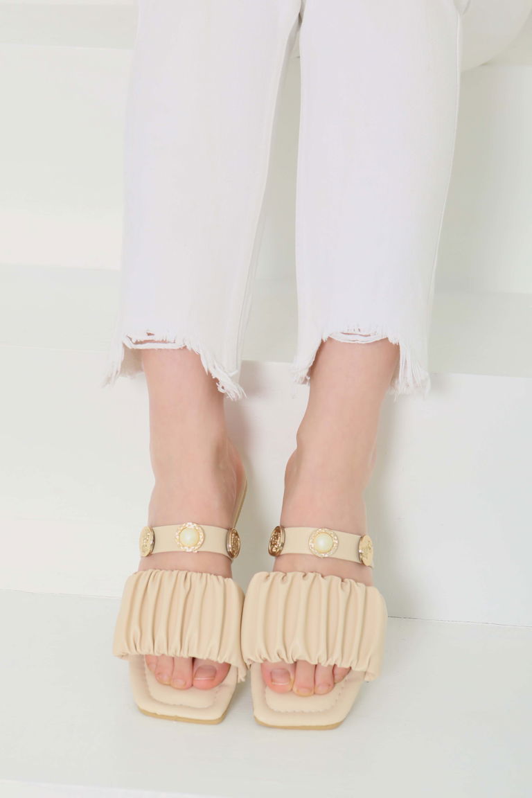 Kadın Krem Büzgülü İncili Terlik - 27110 - TOFİSA