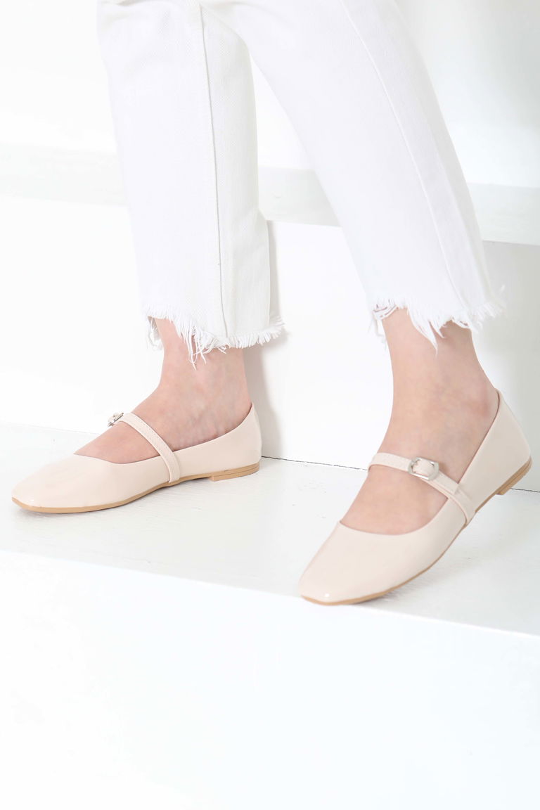 Kadın Krem Kemerli Rugan Ayakkabı - 27155 - TOFİSA