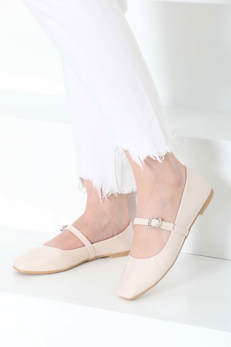 Kadın Krem Kemerli Rugan Ayakkabı - 27155 - TOFİSA