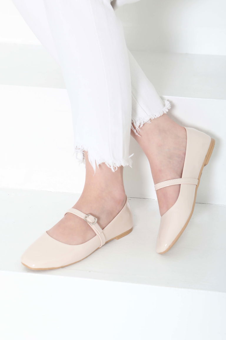 Kadın Krem Kemerli Rugan Ayakkabı - 27155 - TOFİSA