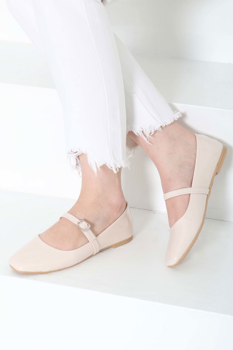 Kadın Krem Kemerli Rugan Ayakkabı - 27155 - TOFİSA