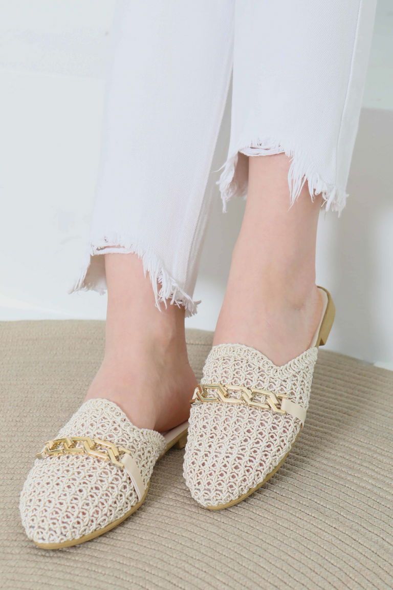 Kadın Krem Zincir Tokalı Terlik - 27109 - TOFİSA