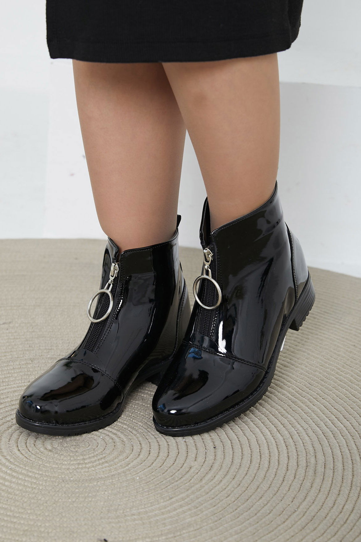 Kadın Parlak Siyah Fermuarlı Yarım Bot - 26704 - 1