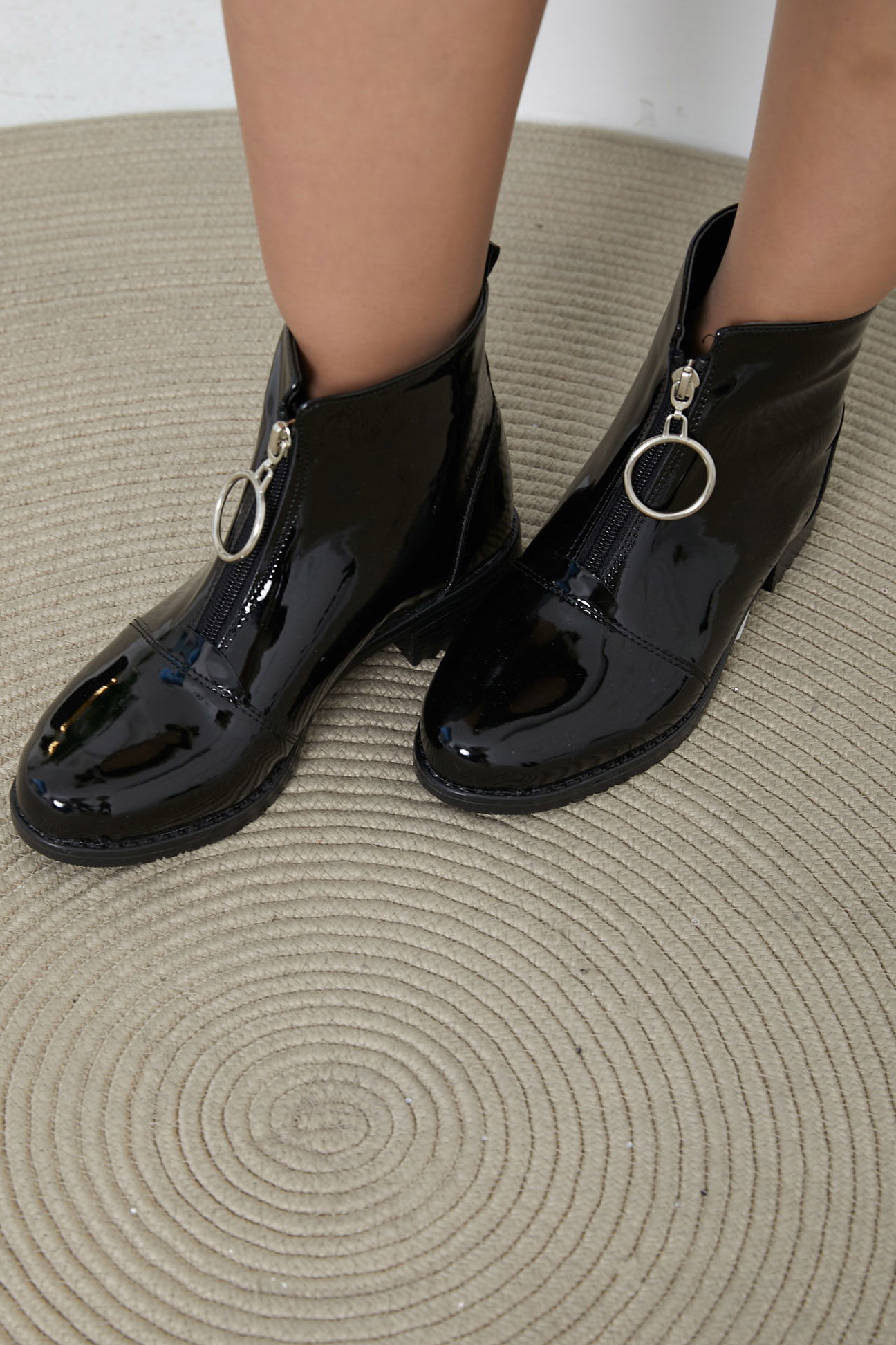 Kadın Parlak Siyah Fermuarlı Yarım Bot - 26704 - 2