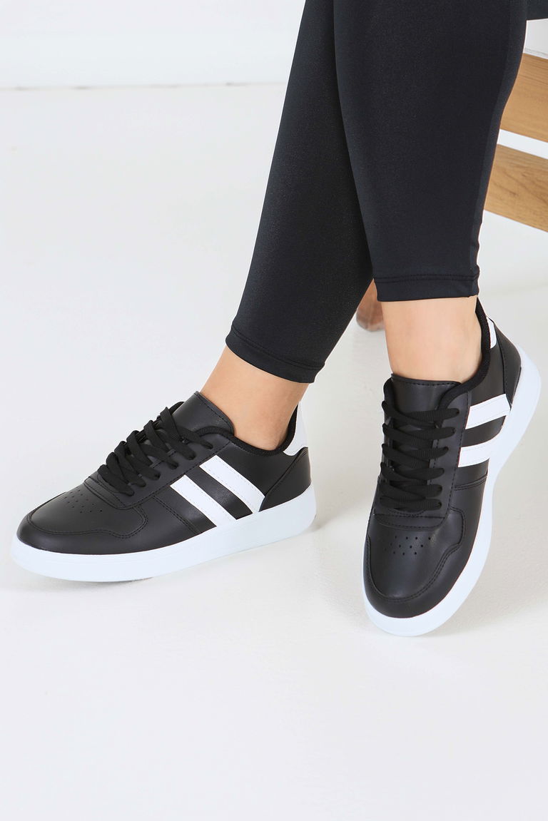 Kadın Siyah Beyaz Çizgili Suni Deri Spor Ayakkabı - 27888-SIYAH-BEYAZ - TOFİSA
