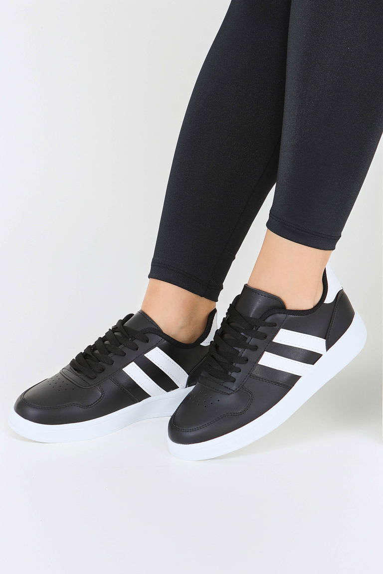 Kadın Siyah Beyaz Çizgili Suni Deri Spor Ayakkabı - 27888-SIYAH-BEYAZ - TOFİSA