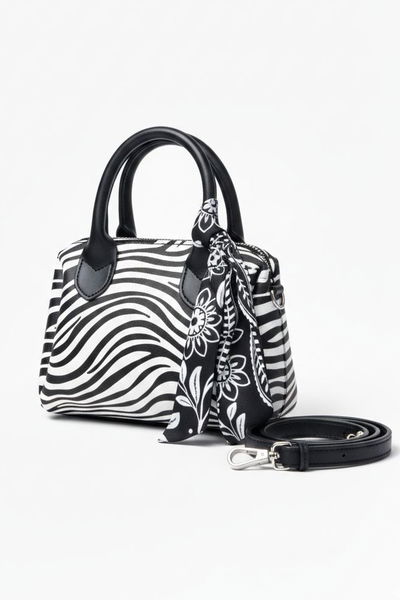 Kadın Siyah Beyaz Flarlı Mini El Çantası - 28225-SIYAH-BEYAZ 