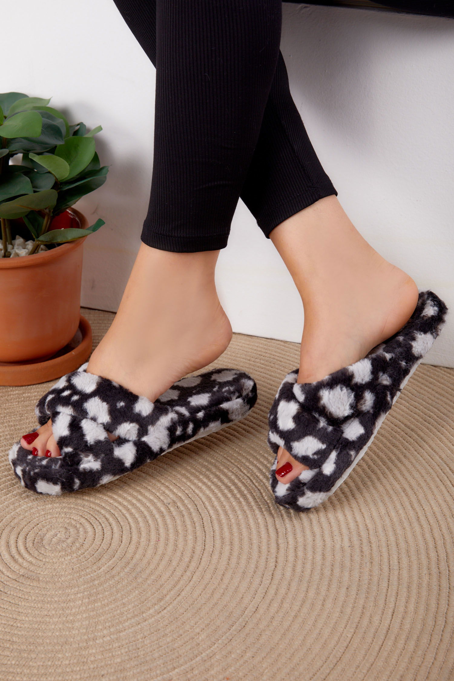 Kadın Siyah Çapraz Leopar Desenli Ev Terliği - 26297 - 2