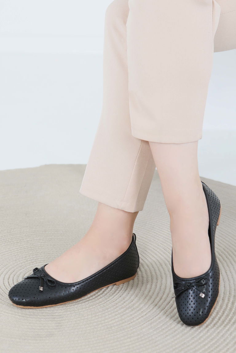 Kadın Siyah Delik Detaylı Babet - 27478 - TOFİSA