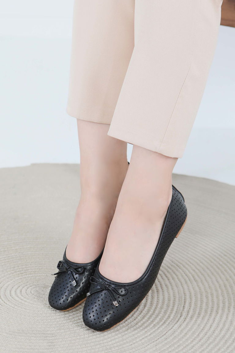 Kadın Siyah Delik Detaylı Babet - 27478 - TOFİSA