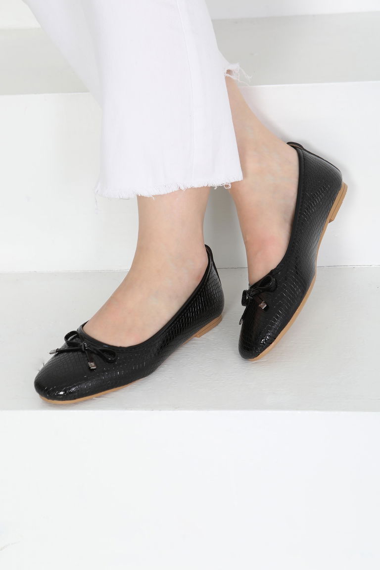 Kadın Siyah Fiyonklu Parlak Babet - 27239 - TOFİSA