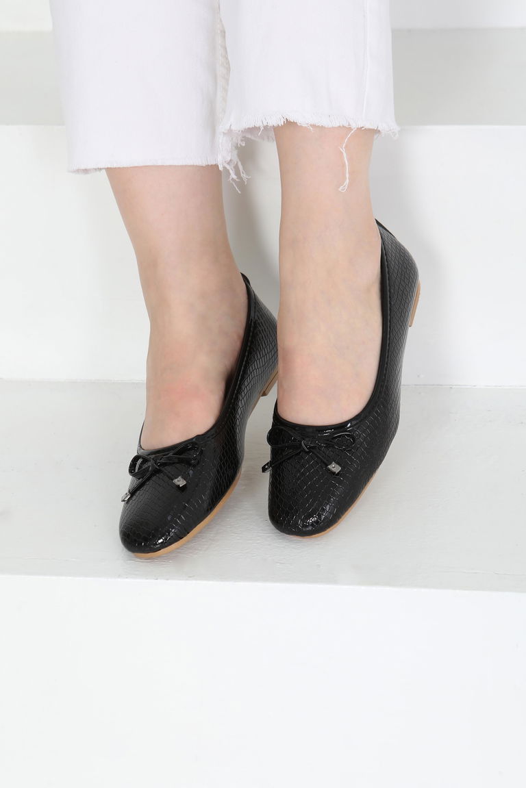 Kadın Siyah Fiyonklu Parlak Babet - 27239 - TOFİSA