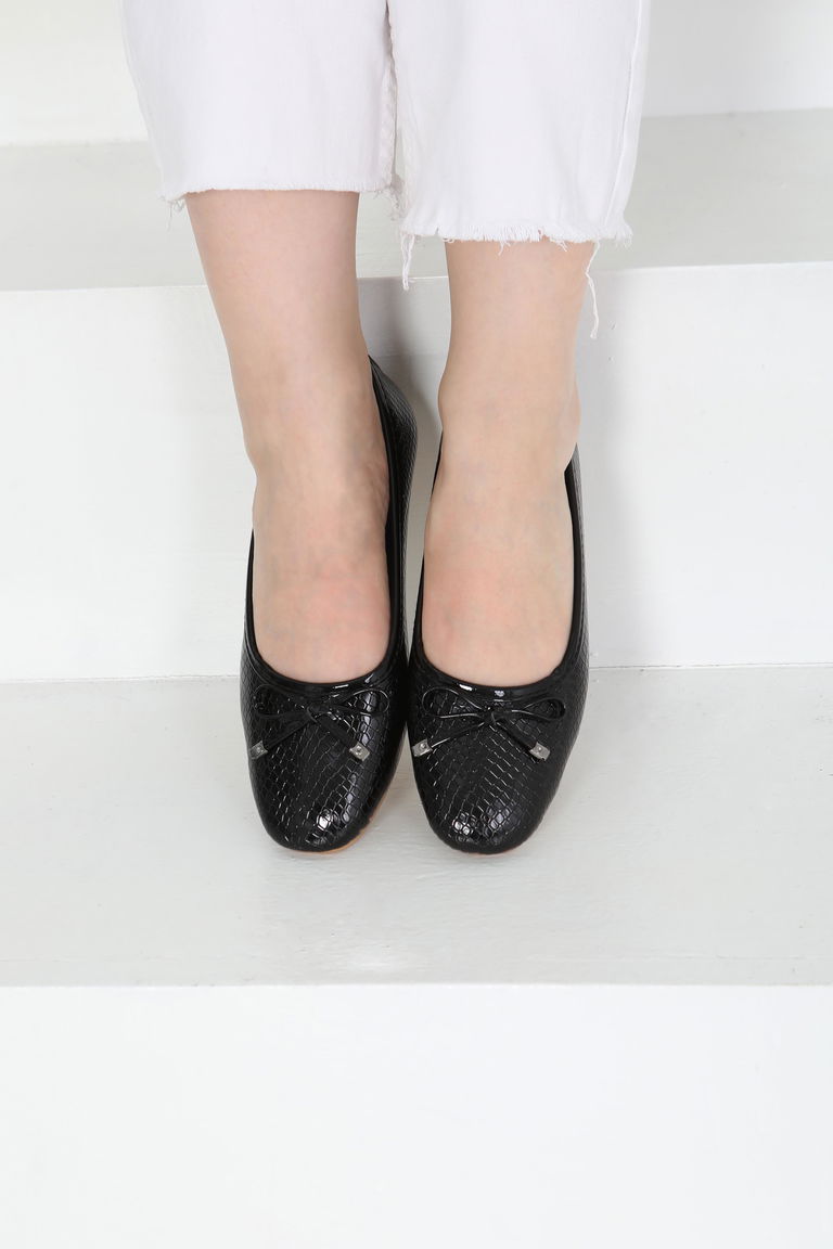 Kadın Siyah Fiyonklu Parlak Babet - 27239 - TOFİSA