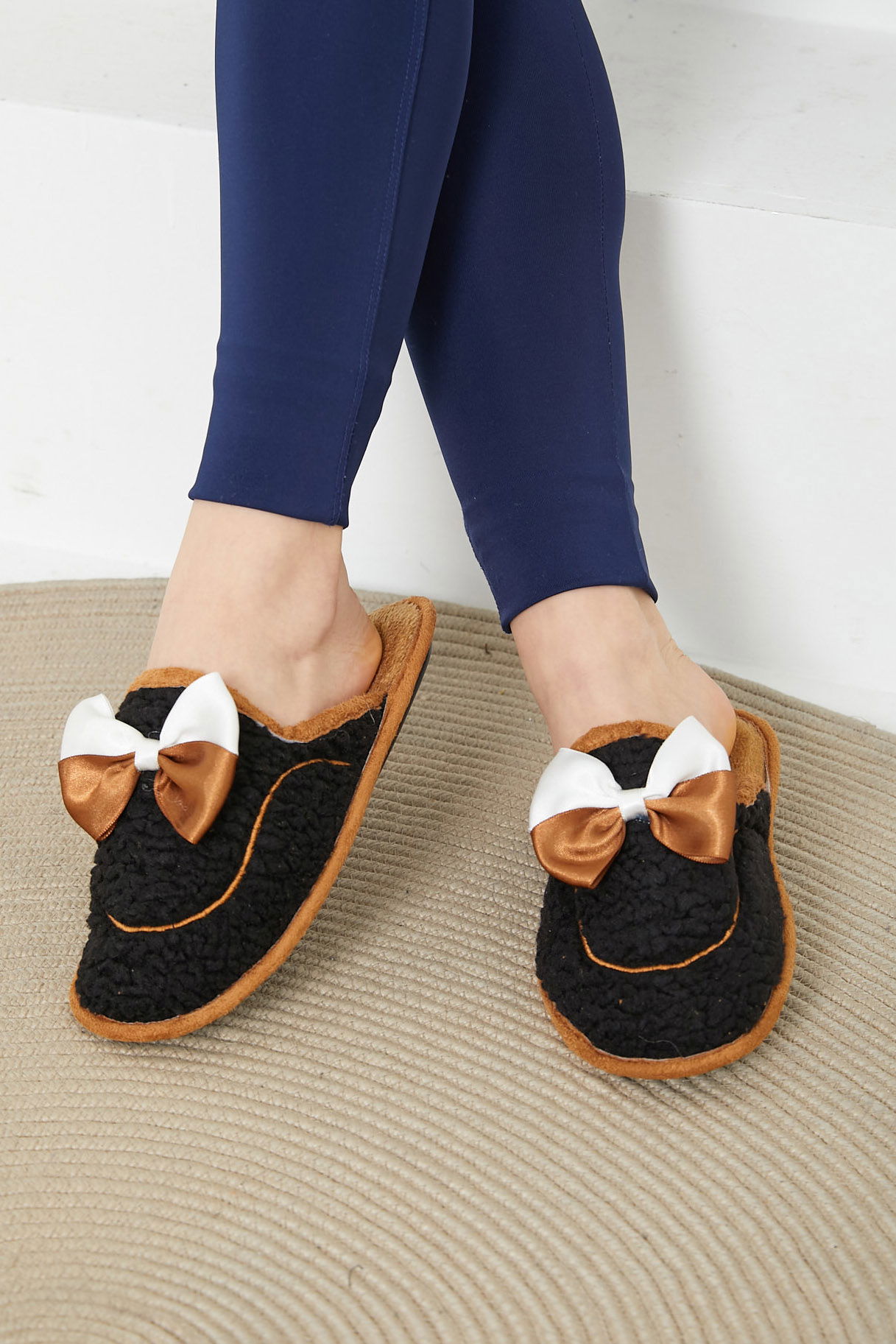 Kadın Siyah Fiyonklu Peluş Terlik - 26681 - 2