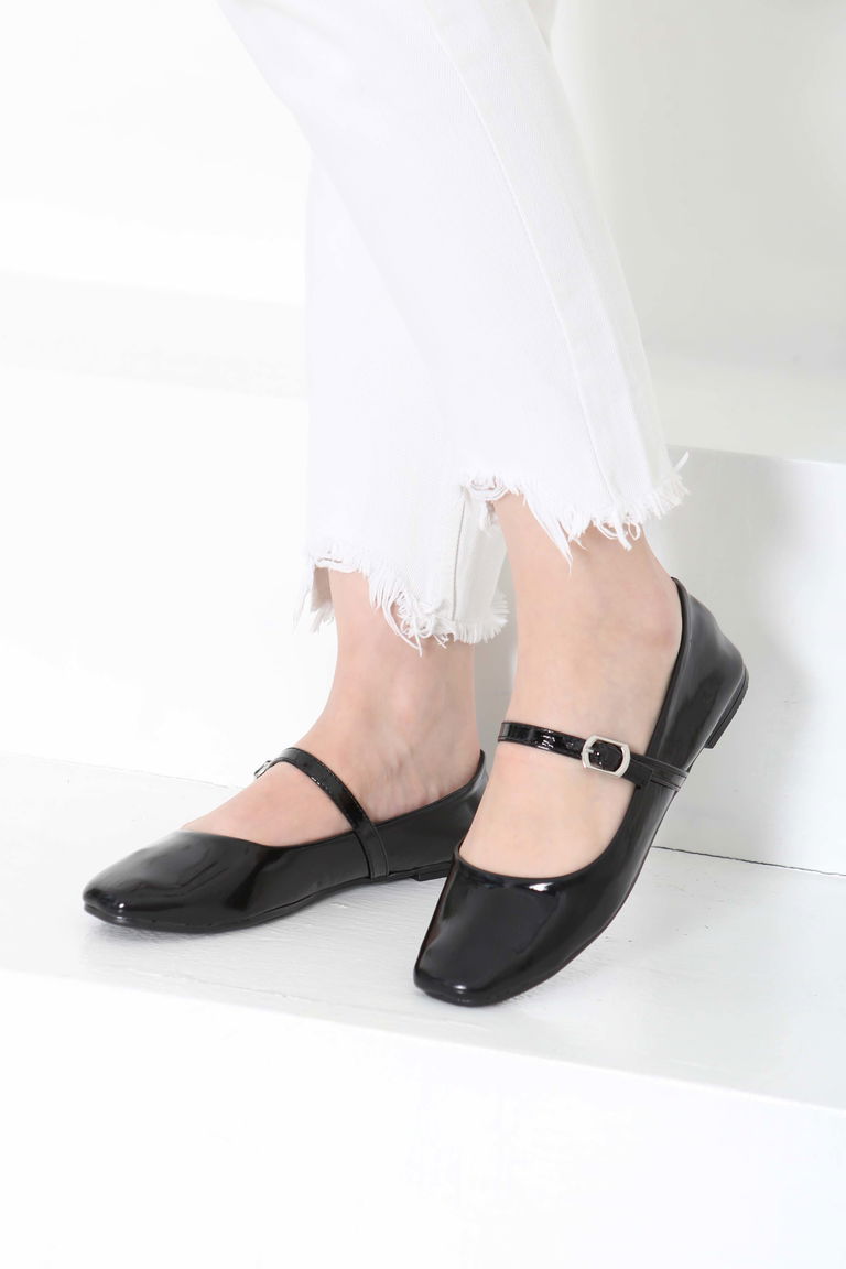 Kadın Siyah Kemerli Rugan Ayakkabı - 27155 - TOFİSA