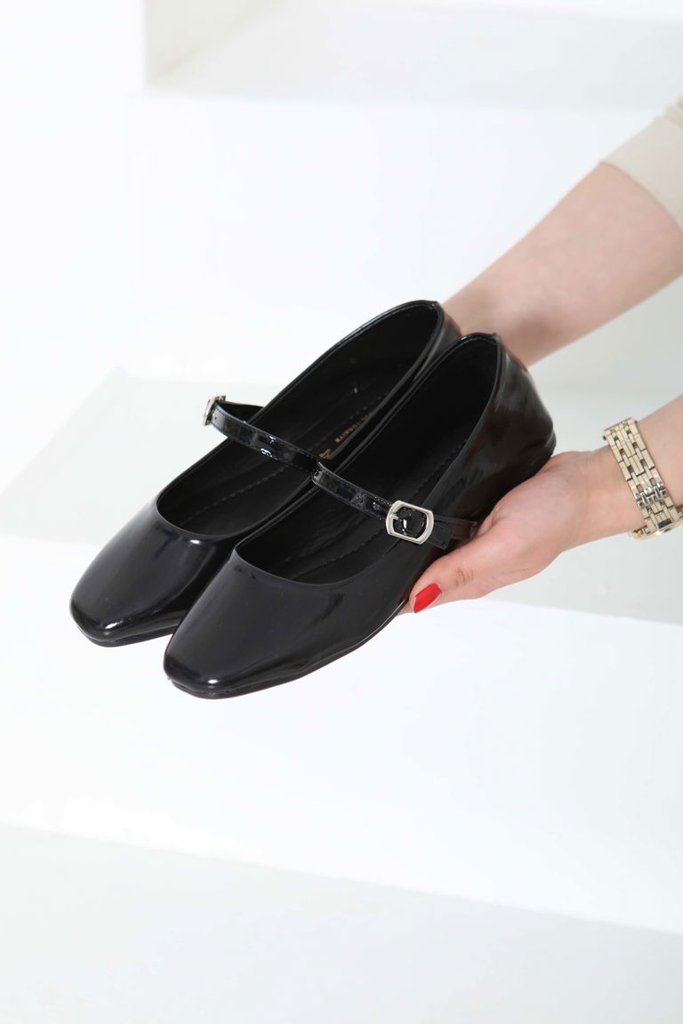 Kadın Siyah Kemerli Rugan Ayakkabı - 27155 - TOFİSA