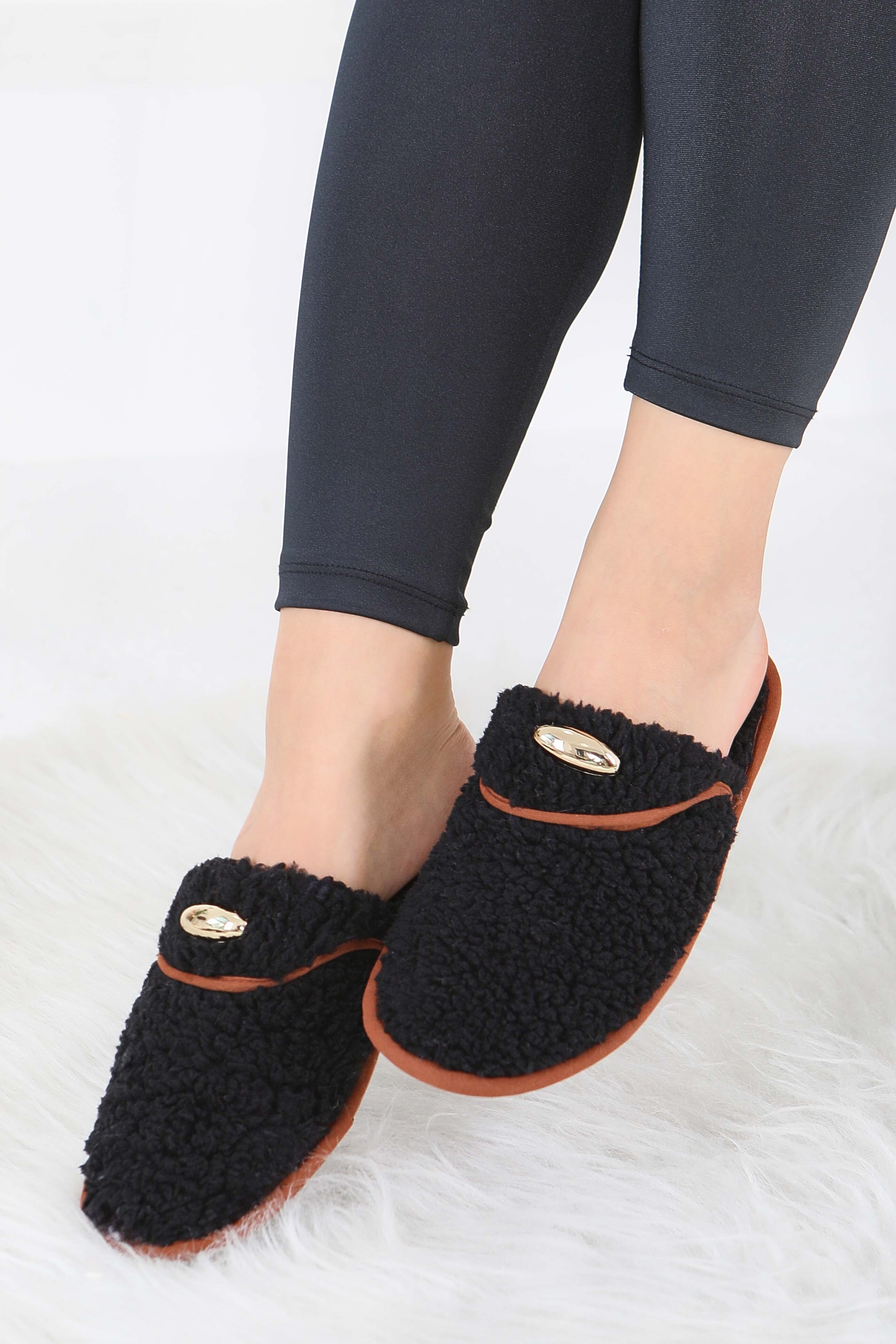 Kadın Siyah Tokalı Peluş Ev Terliği - 27912-SIYAH - 2