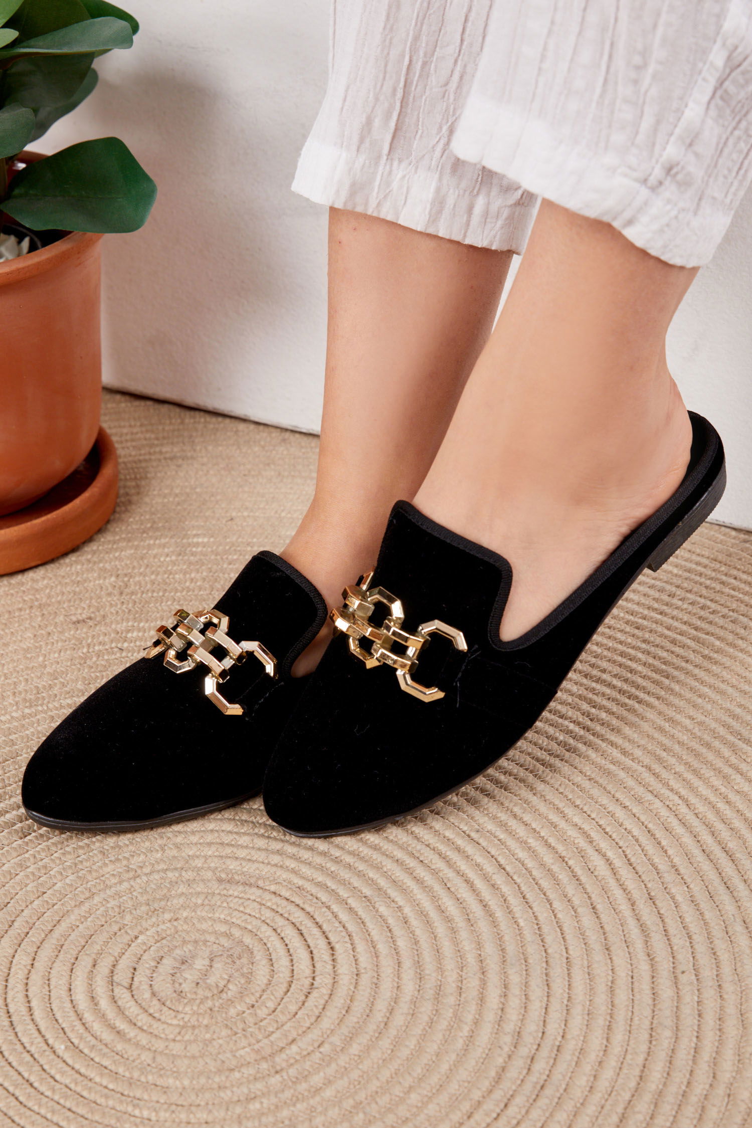 Kadın Siyah Tokalı Terlik - 26447 - 2