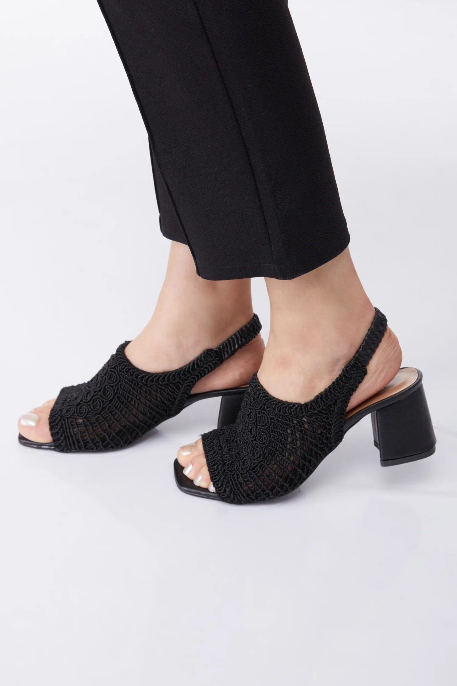 Kadın Siyah Topuklu Nakışlı Sandelet - 27154 - 2
