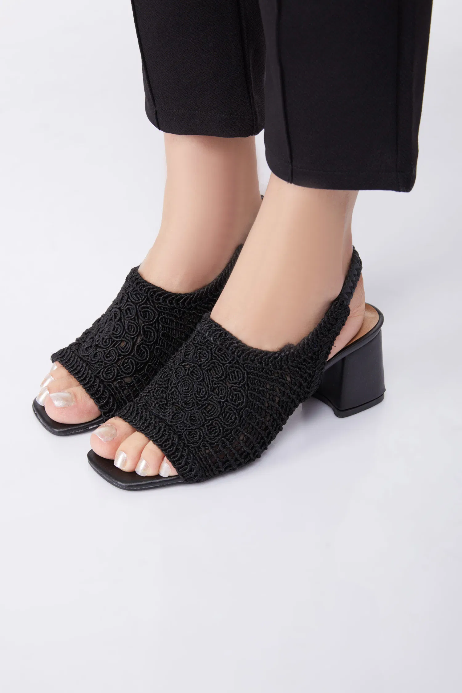 Kadın Siyah Topuklu Nakışlı Sandelet - 27154 - 3