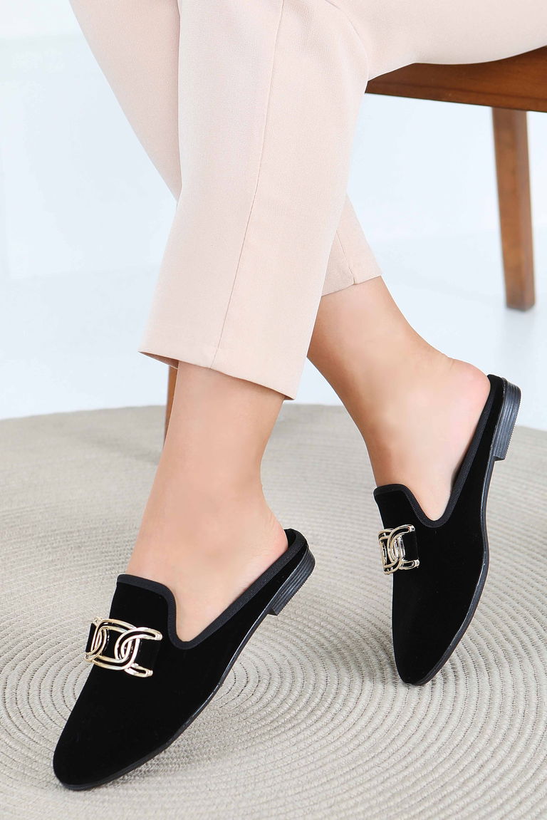 Kadın Siyah Ucu Sivri Süet Tokalı Terlik - 27785-SIYAH - TOFİSA