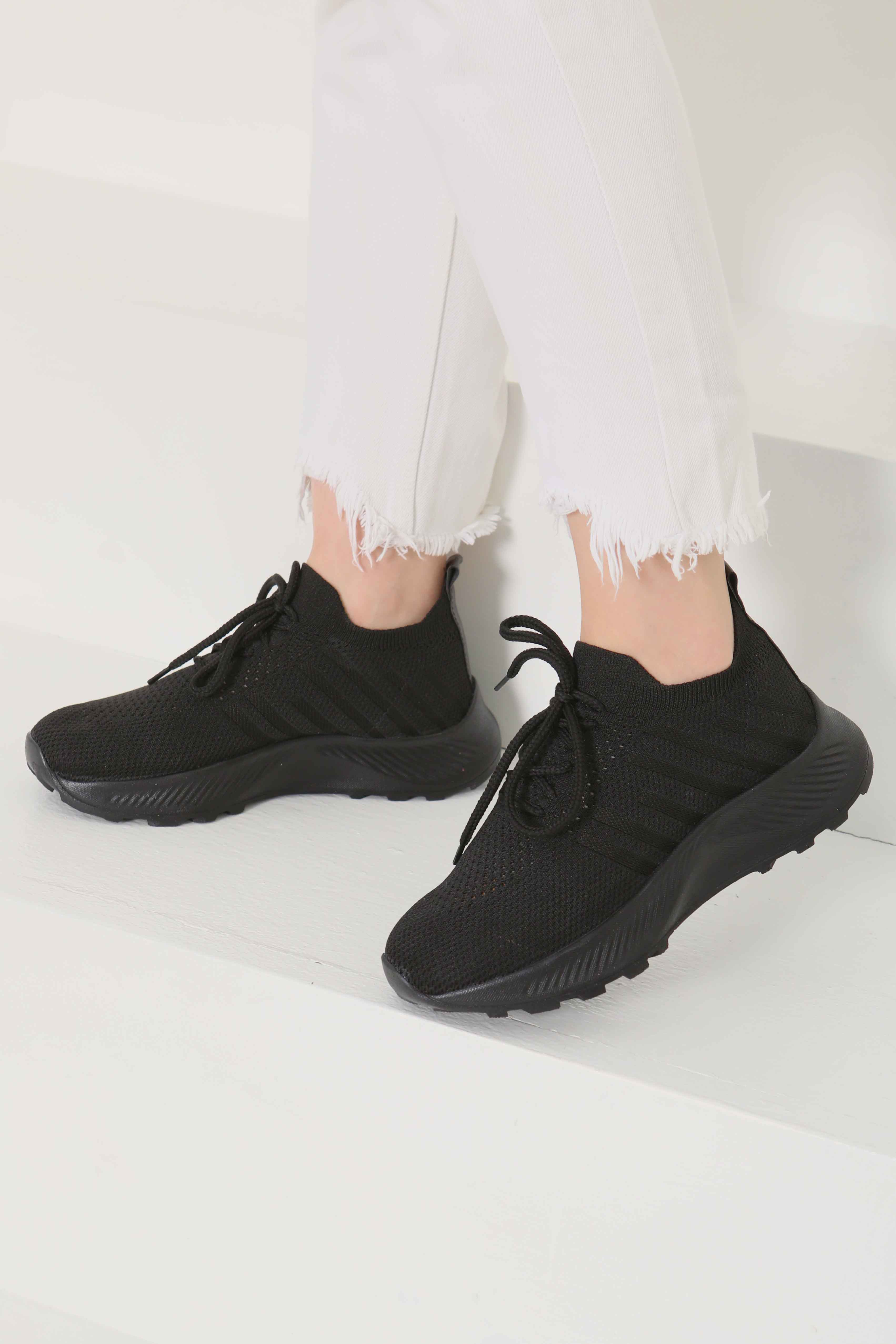 Kadın Siyah Yüksek Tabanlı Spor Ayakkabı - 27082 - 2