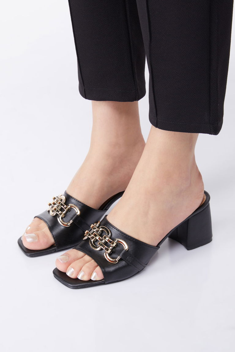 Kadın Siyah Zincir Tokalı Topuklu Terlik - 27152 - TOFİSA